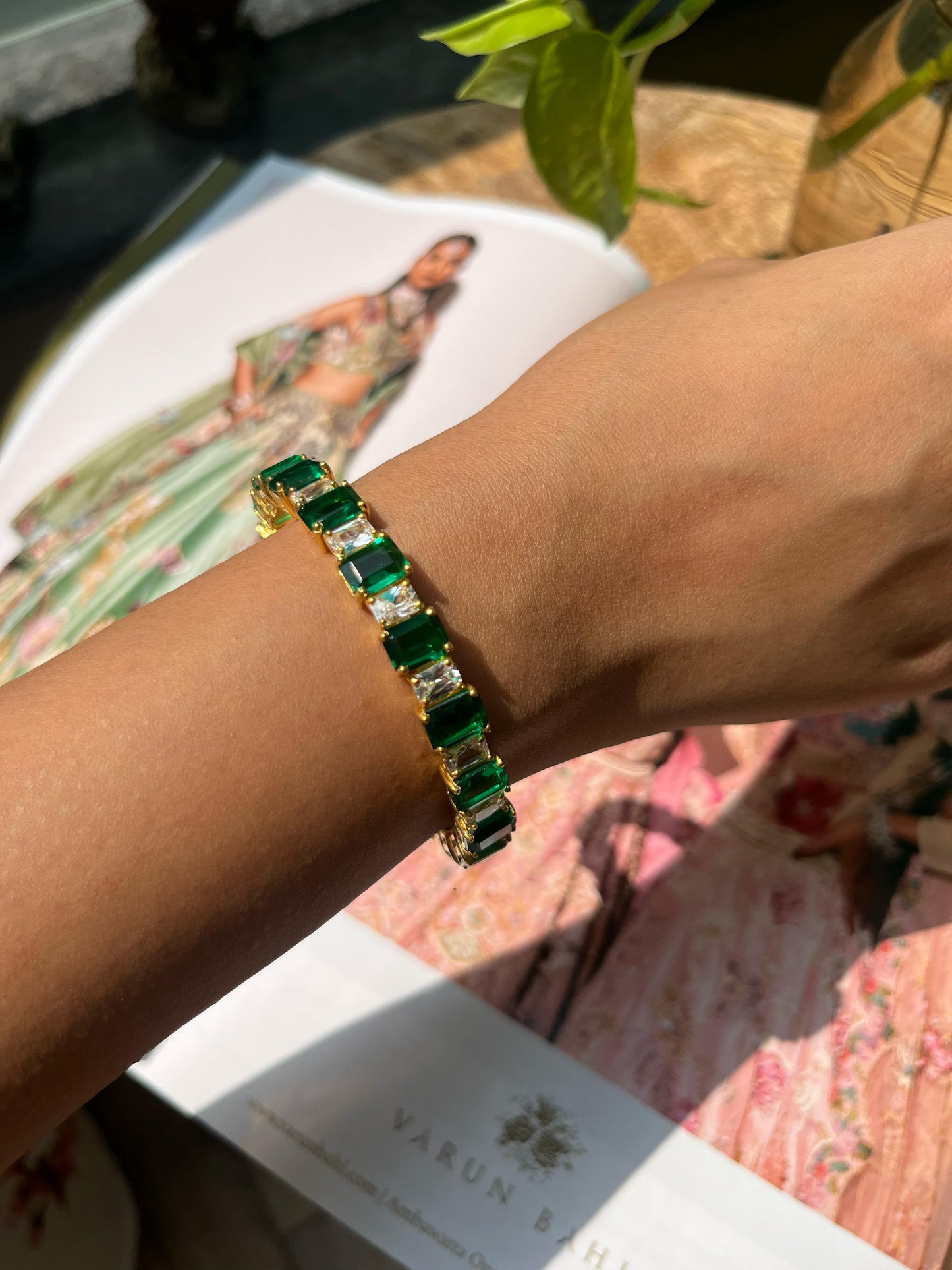 Emerald Openable Bracelet (Gold)