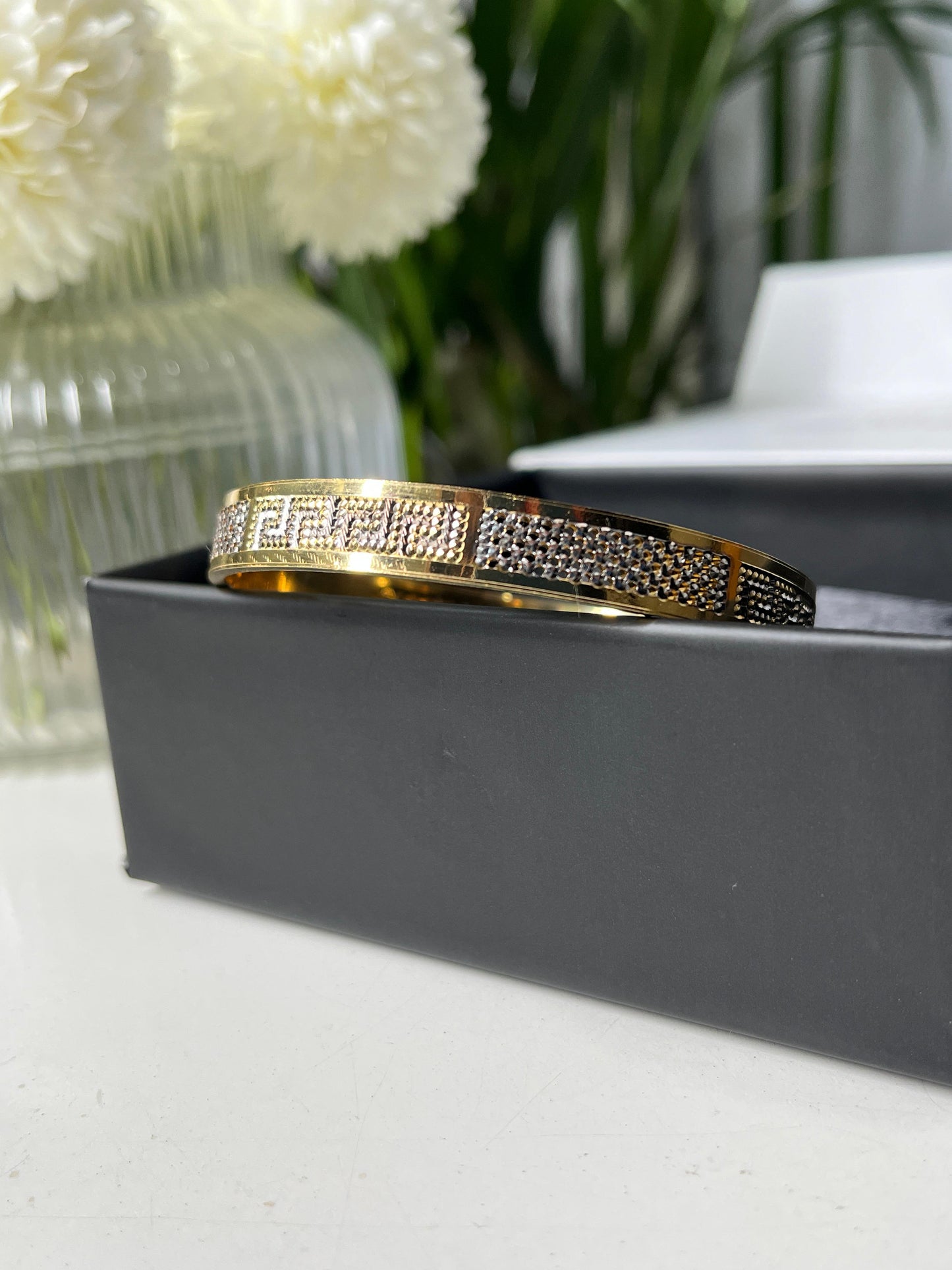 Glimmering Bangle