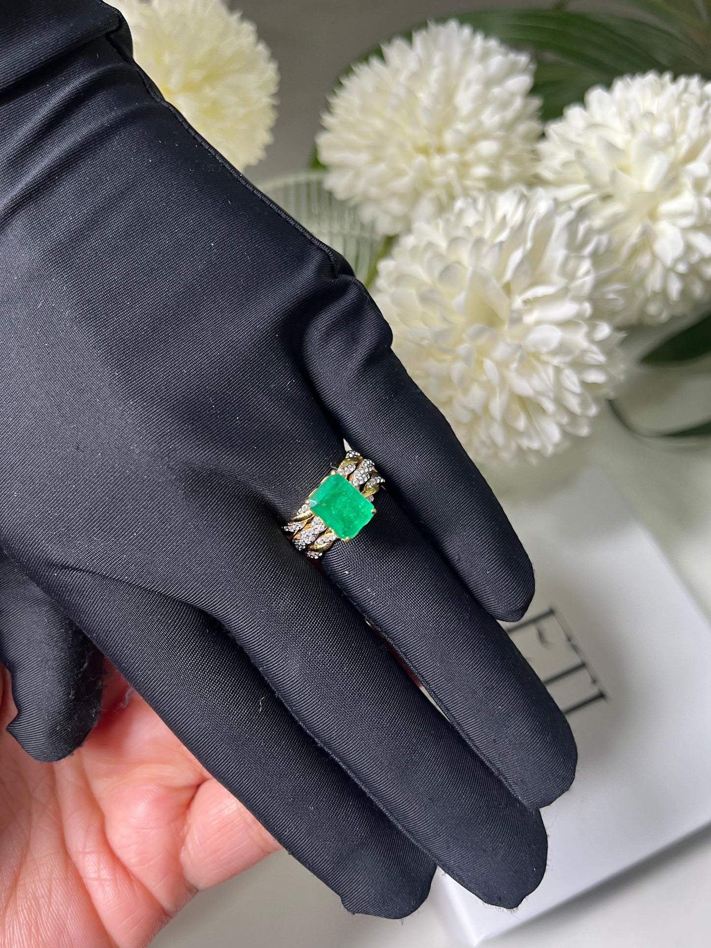 BRAIDED EMERALD RING