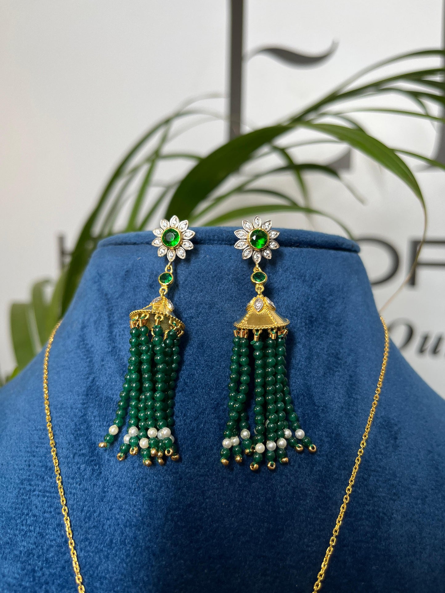 Luxurious Emerald Pendant Set