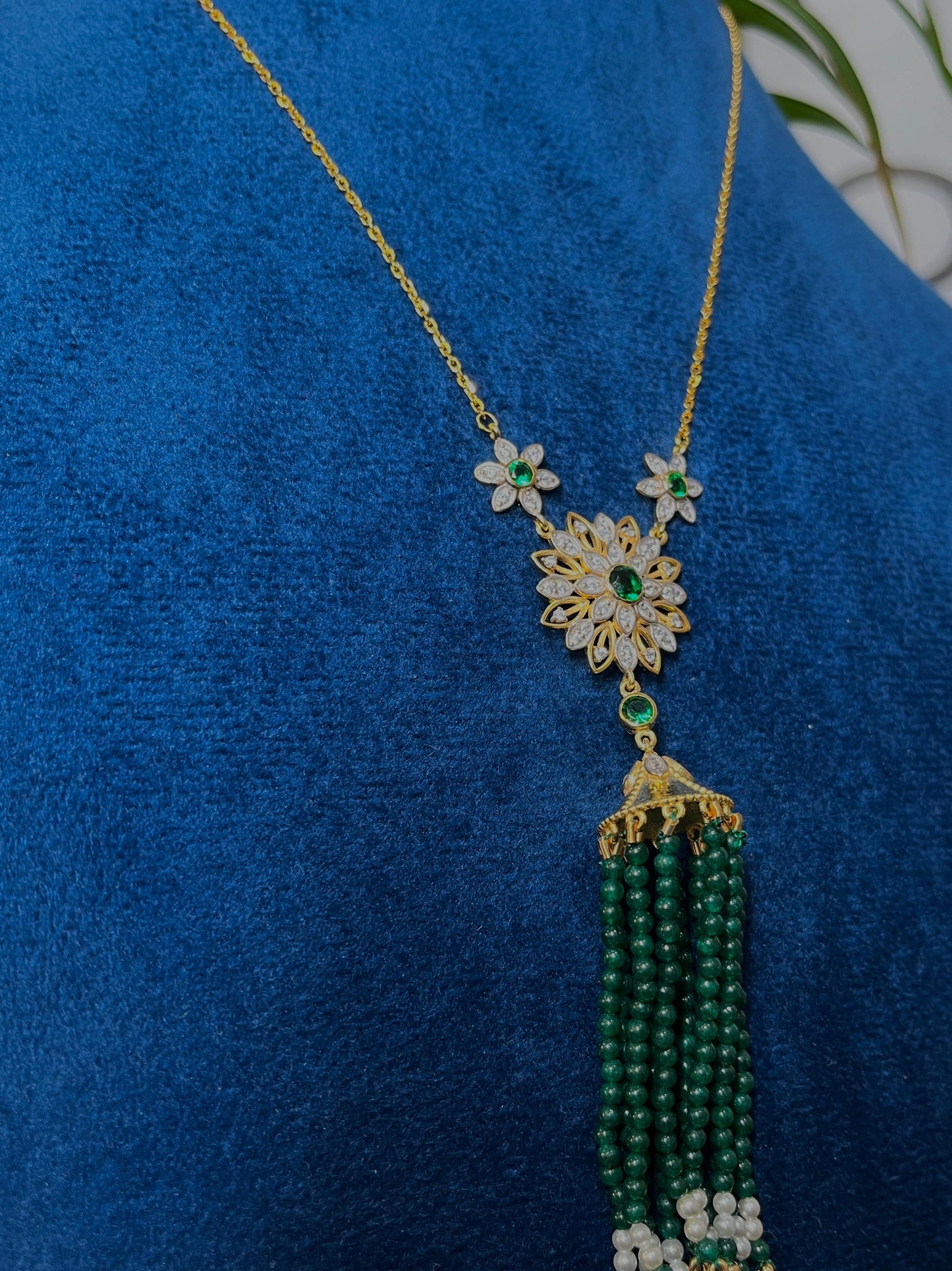 Luxurious Emerald Pendant Set