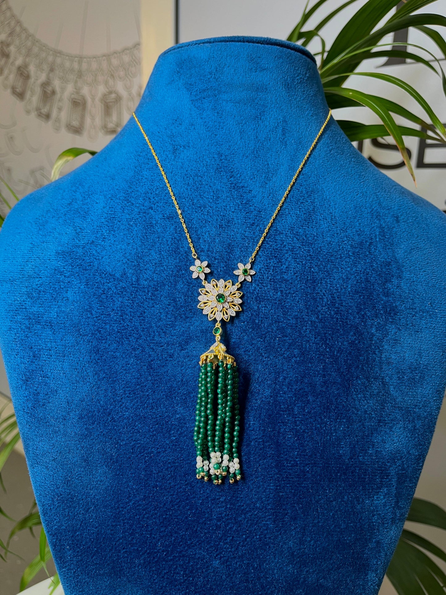 Luxurious Emerald Pendant Set