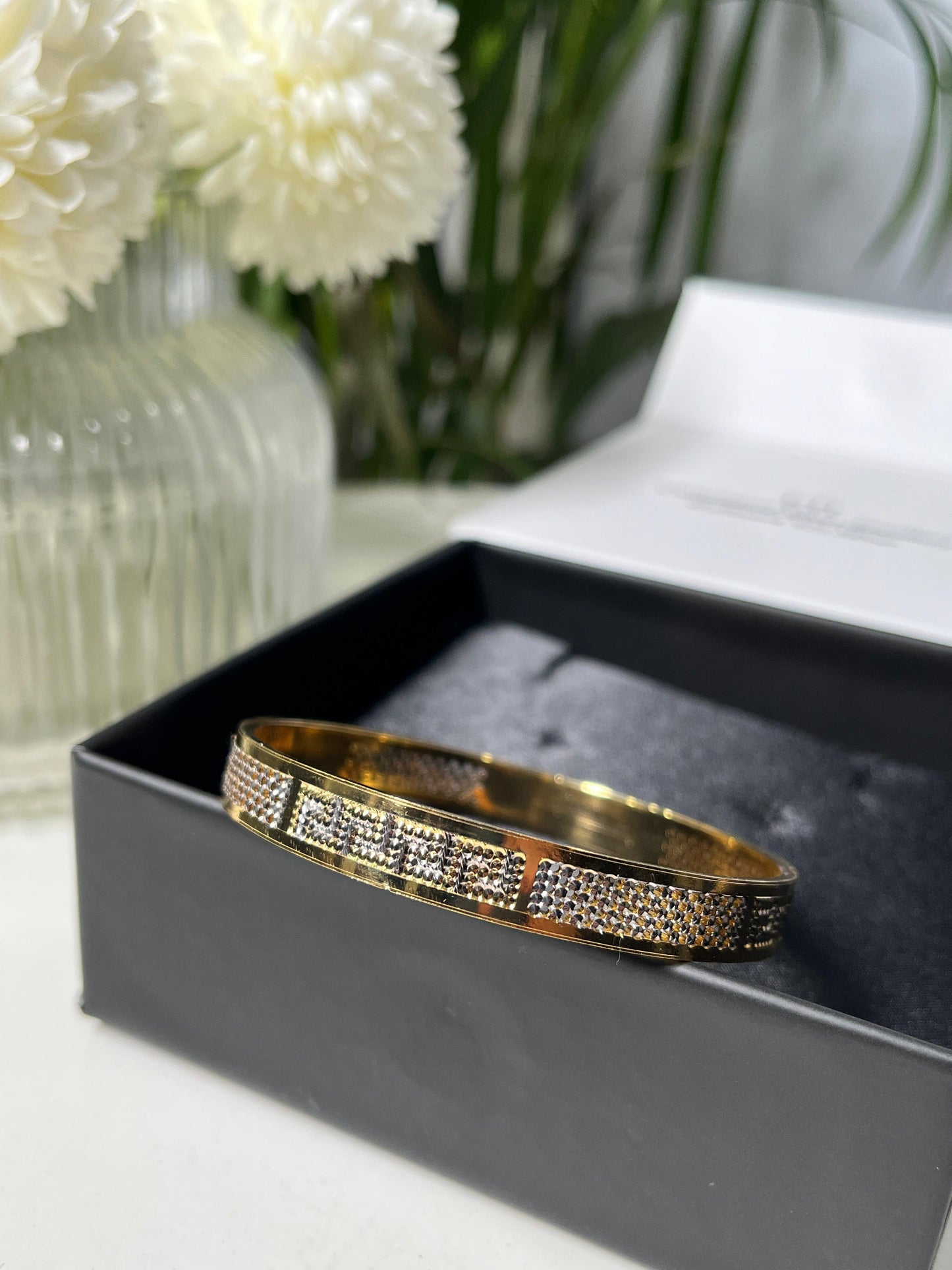 Glimmering Bangle