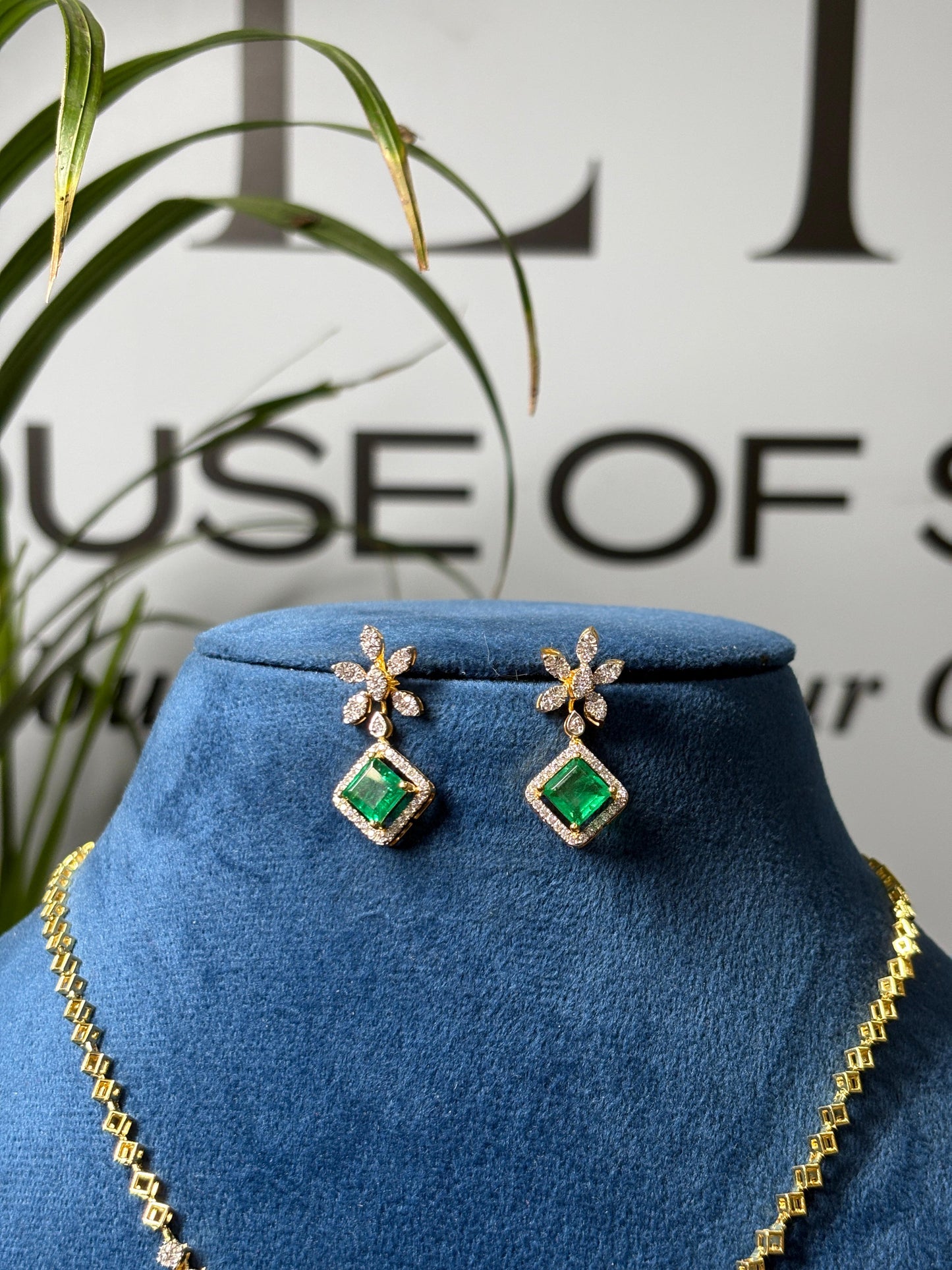 Emerald Diamond Necklace Set