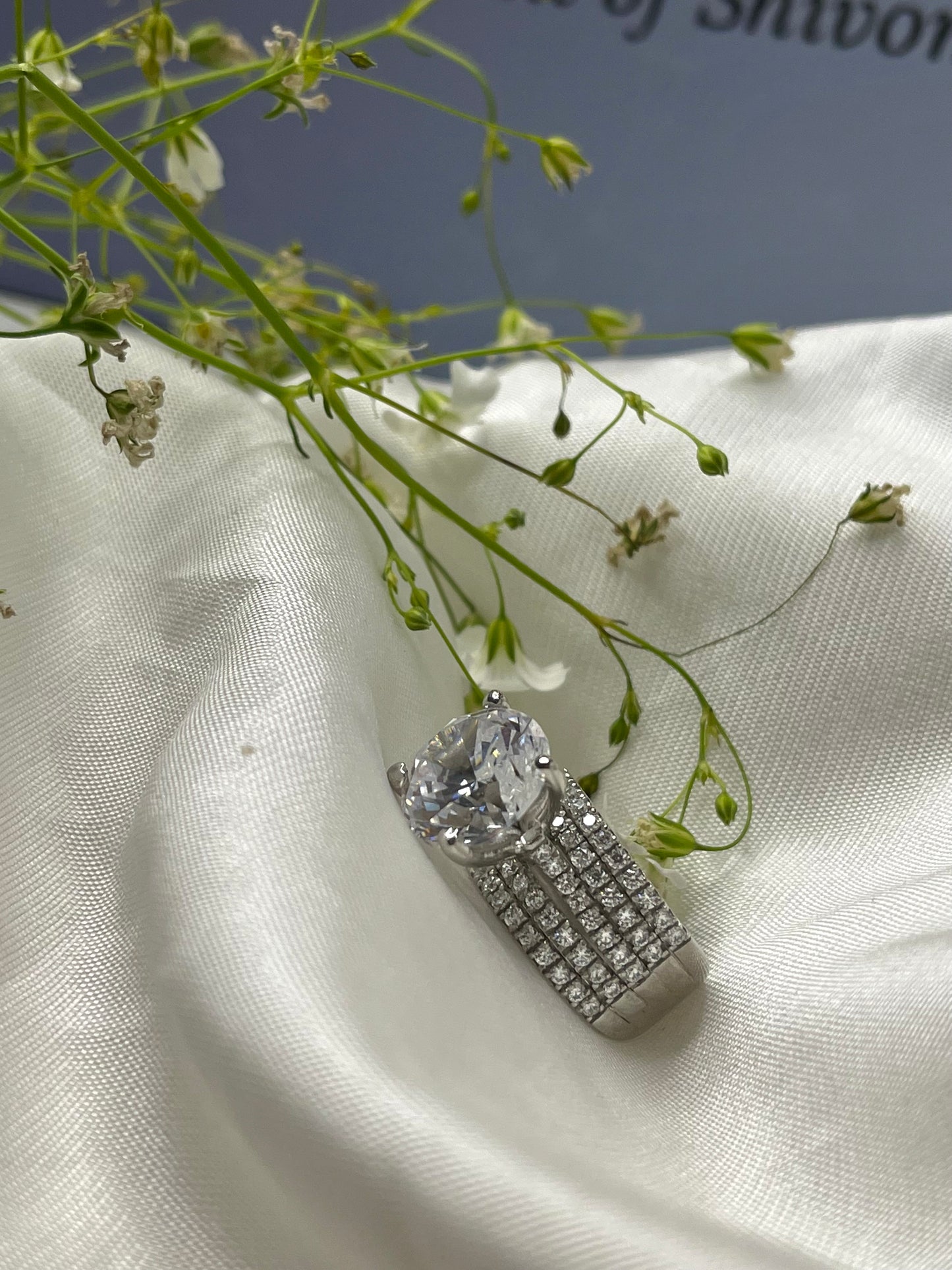 Crested Diamond Band Ring